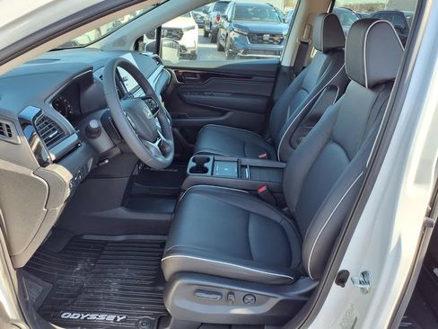 New 2026 Honda Odyssey Touring image 13