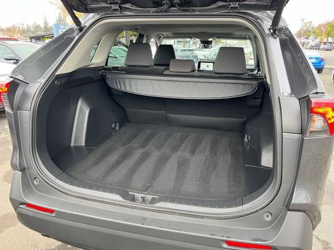 Used 2025 Toyota RAV4 XLE image 32