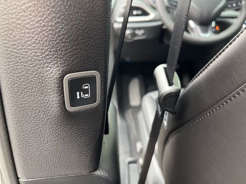 New 2026 Chrysler Pacifica Select FWD image 26