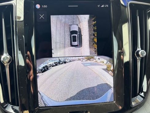 Used 2025 Volvo XC60 B5 Plus image 26