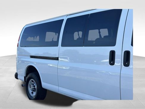 Used 2024 Chevrolet Express 3500 LT w/ LT Preferred Equipment Group RWD image 18