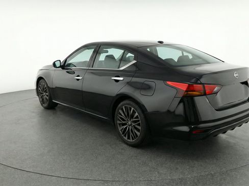 Used 2025 Nissan Altima 2.5 SV FWD image 6