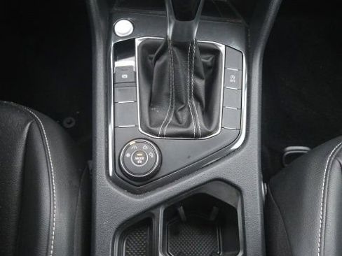 Certified 2023 Volkswagen Tiguan SE w/ Panoramic Sunroof Package image 22