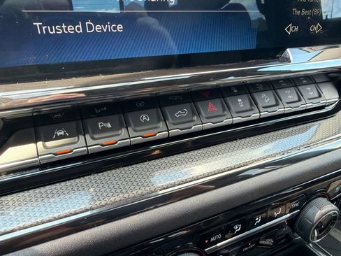 Used 2023 Chevrolet Silverado 1500 ZR2 w/ Technology Package AWD/4WD image 87