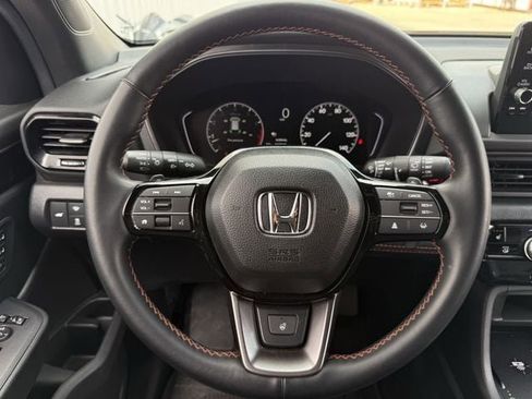 Used 2025 Honda Pilot TrailSport image 13