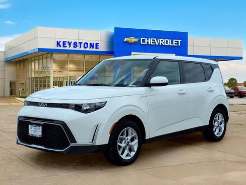 Used 2025 Kia Soul LX FWD image 3