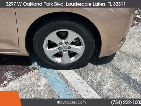 Used 2012 Toyota Sienna LE FWD image 13