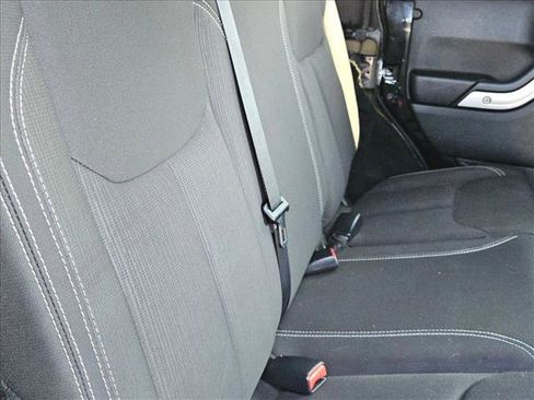 Used 2017 Jeep Wrangler Unlimited Sahara AWD/4WD image 18
