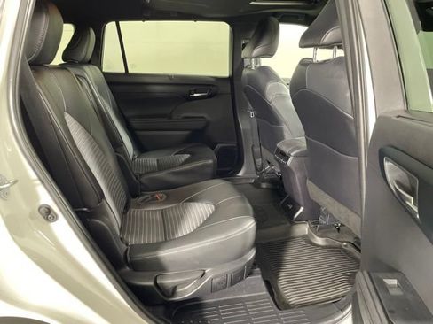 Used 2023 Toyota Highlander XSE AWD/4WD image 28