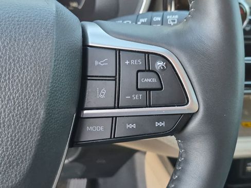 Used 2024 Toyota Highlander Limited AWD/4WD image 24