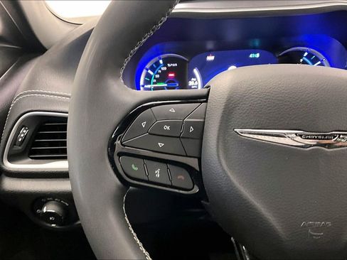 Used 2022 Chrysler Pacifica Touring-L w/ S Appearance Package FWD image 17