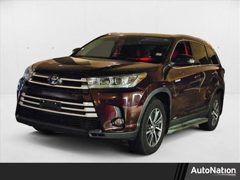 Used 2019 Toyota Highlander XLE image 1