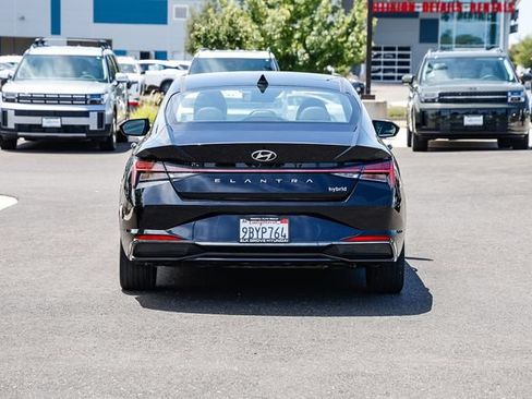 Certified 2022 Hyundai Elantra Limited FWD image 4