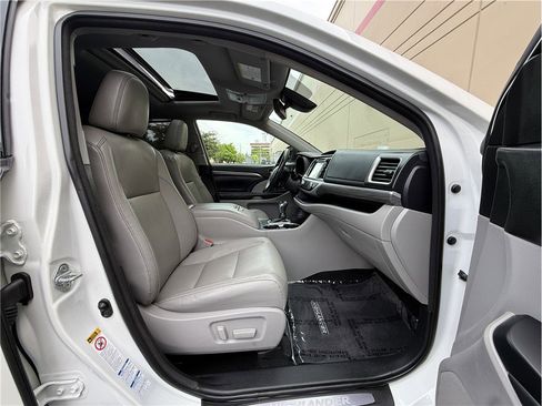 Used 2018 Toyota Highlander Limited AWD/4WD image 11