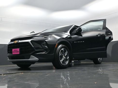 Used 2025 Chevrolet Blazer LT FWD image 29