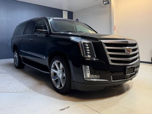 Used 2020 Cadillac Escalade ESV Premium Luxury AWD/4WD image 21