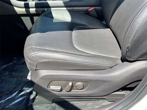 Used 2025 Kia Carnival image 19