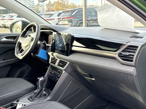 New 2026 Volkswagen Taos SE FWD image 20