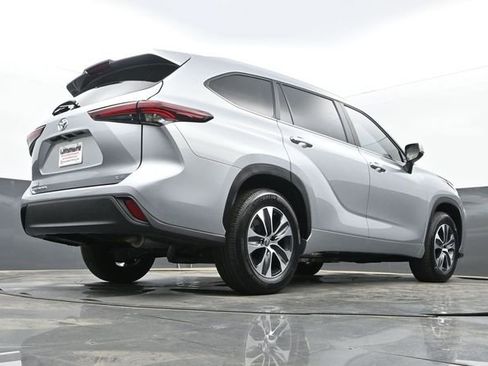 Used 2025 Toyota Highlander XLE image 27