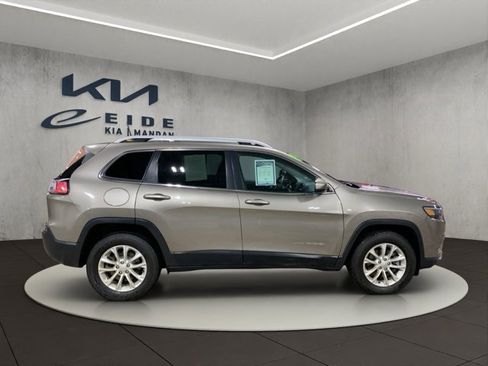 Used 2019 Jeep Cherokee Latitude w/ Popular Appearance Group image 8