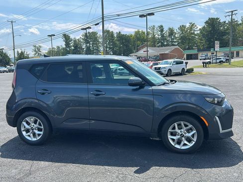 Used 2024 Kia Soul LX w/ Option Group 015 FWD image 7