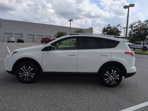 Used 2017 Toyota RAV4 LE FWD image 7