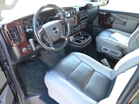 Used 2018 GMC Savana 2500 LS image 19