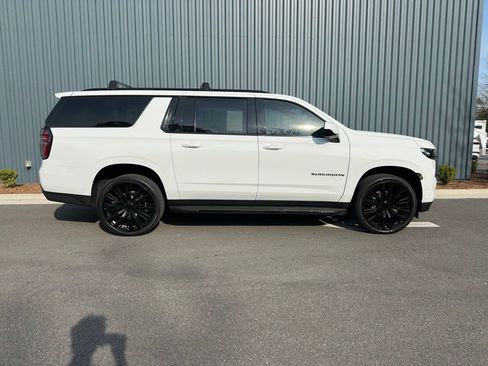 Used 2023 Chevrolet Suburban RST image 3