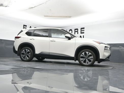 Used 2023 Nissan Rogue SV image 25