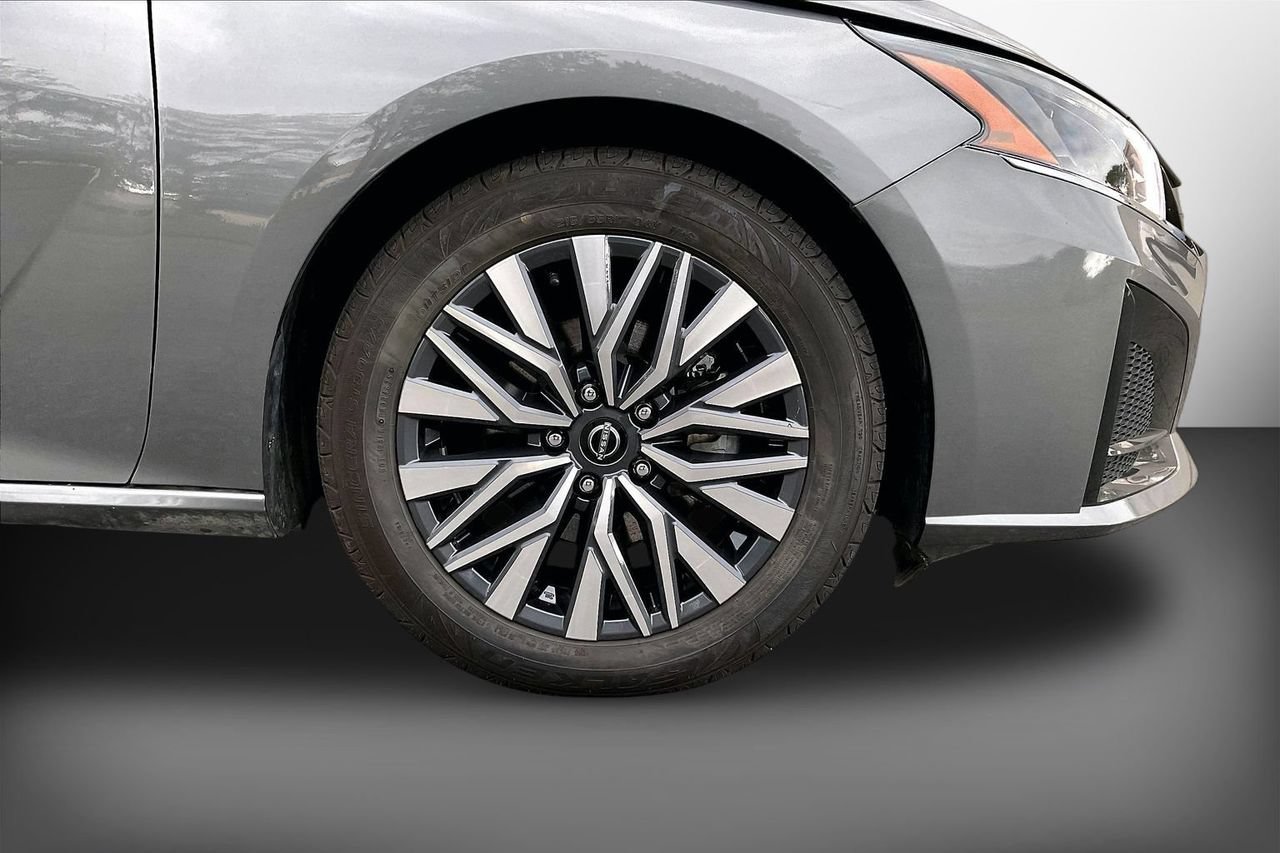 Used 2024 Nissan Altima 2.5 SV FWD image 32