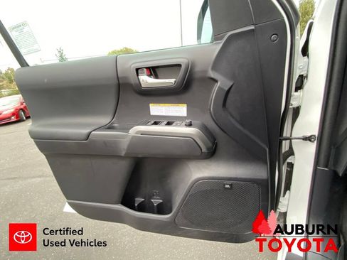 Certified 2020 Toyota Tacoma TRD Off-Road w/ TRD Premium Off Road Package AWD/4WD image 36