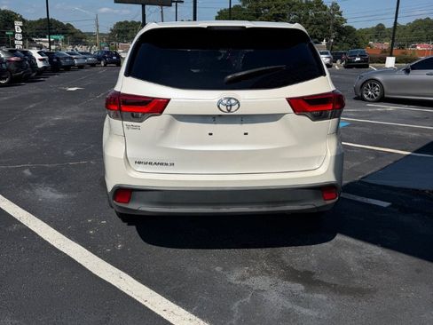Used 2019 Toyota Highlander LE FWD image 6