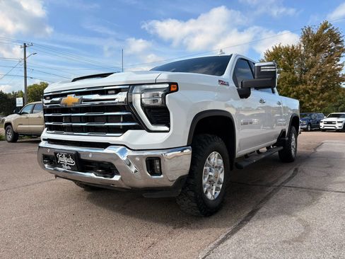 Used 2024 Chevrolet Silverado 2500 LTZ w/ LTZ Plus Package AWD/4WD image 4