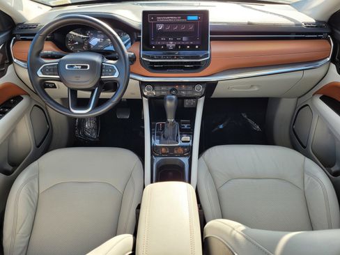 Used 2022 Jeep Compass Limited w/ Mopar Graphics Package image 10