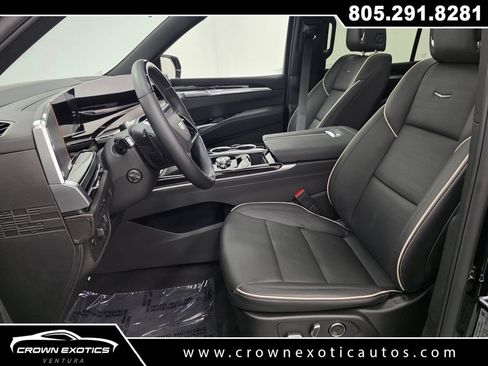 Used 2026 Cadillac Escalade Luxury AWD/4WD image 32