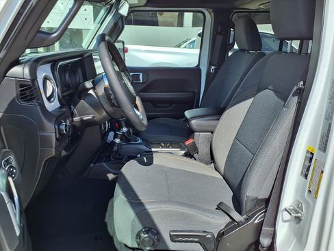 Certified 2025 Jeep Wrangler Sahara image 16