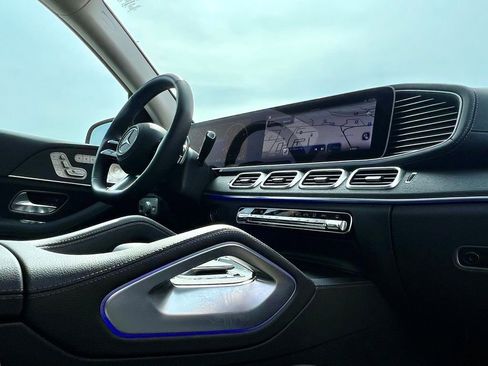 Certified 2026 Mercedes-Benz GLS 450 4MATIC image 18