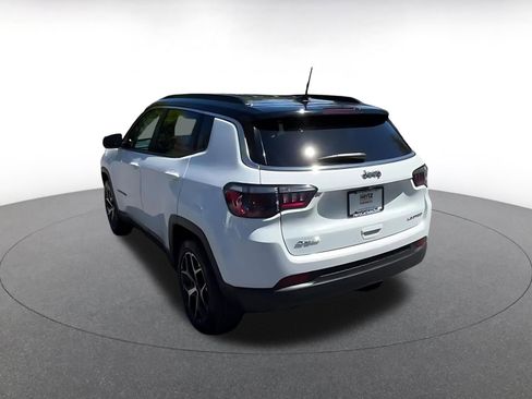 Used 2025 Jeep Compass Limited AWD/4WD image 11