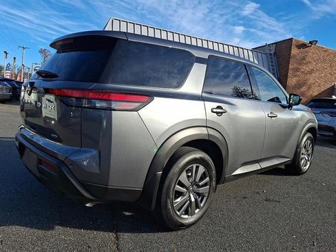 Used 2025 Nissan Pathfinder S image 6