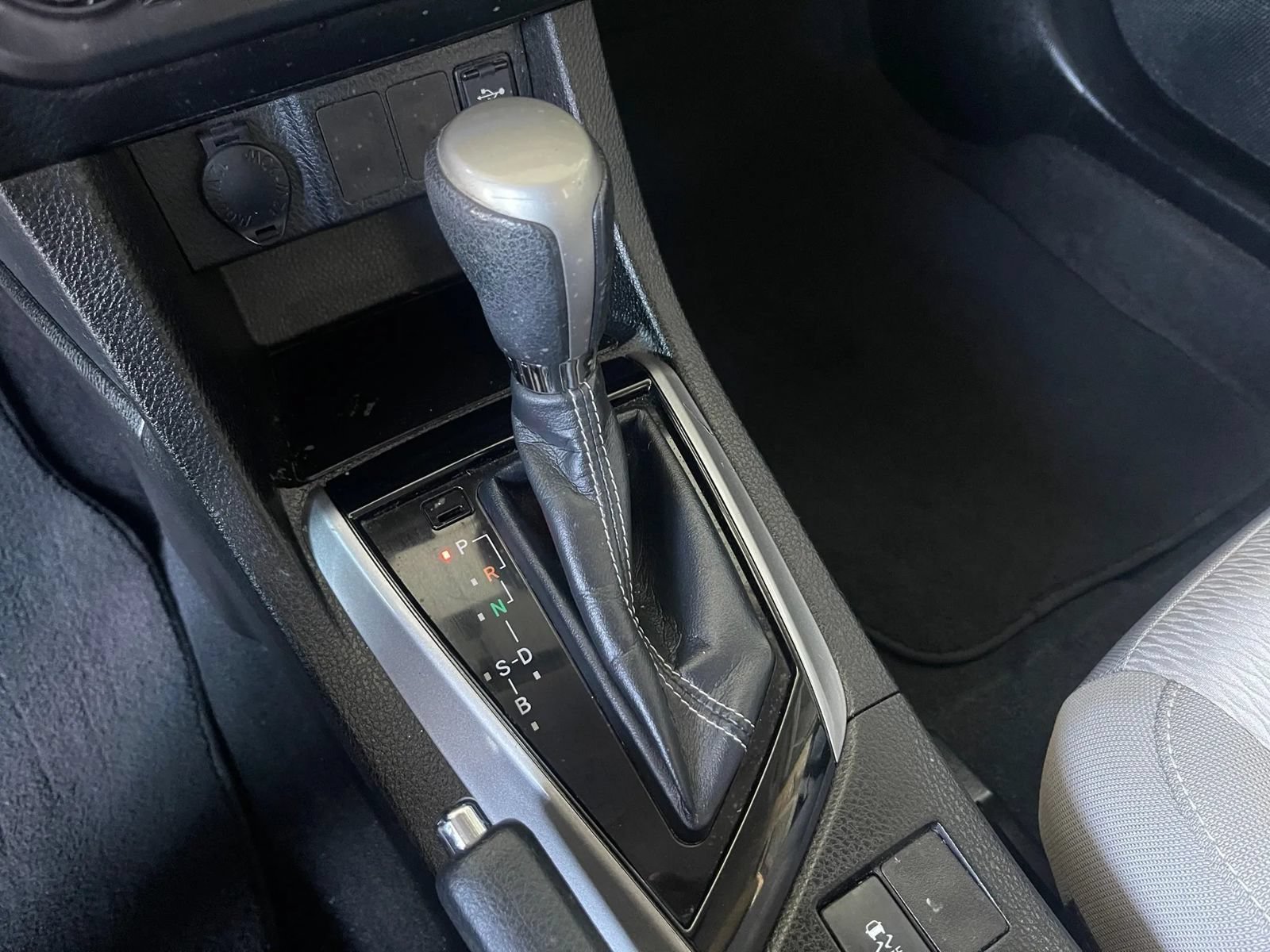 Used 2014 Toyota Corolla LE FWD image 40
