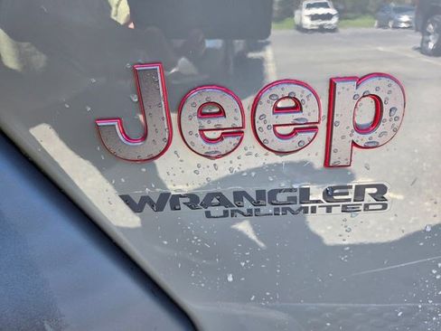Used 2022 Jeep Wrangler Unlimited Rubicon w/ LED Lighting Group AWD/4WD image 22