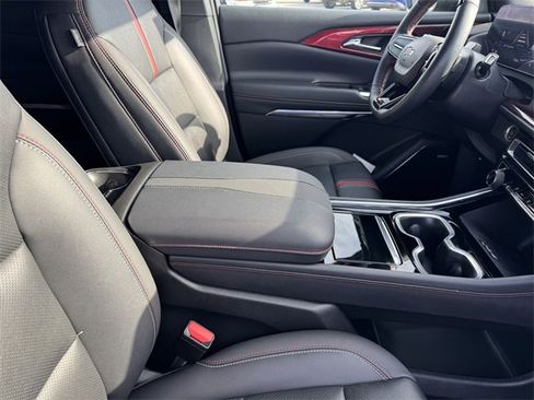 Certified 2025 Chevrolet Traverse RS image 6