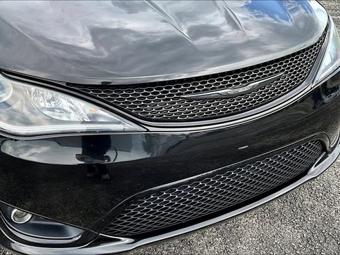 Used 2020 Chrysler Pacifica Touring w/ S Appearance Package FWD image 36