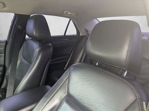Used 2018 Chrysler 300 Touring L RWD image 15