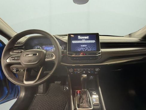 Used 2025 Jeep Compass Trailhawk AWD/4WD image 10