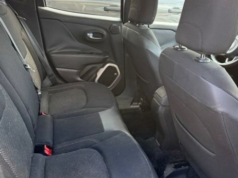 Used 2016 Jeep Renegade 75th Anniversary FWD image 9