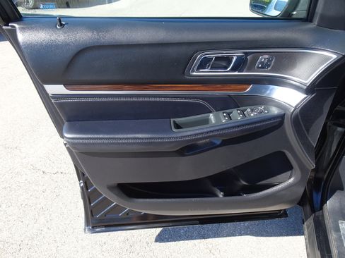 Used 2017 Ford Explorer Limited w/ Class II Trailer Tow Package AWD/4WD image 13