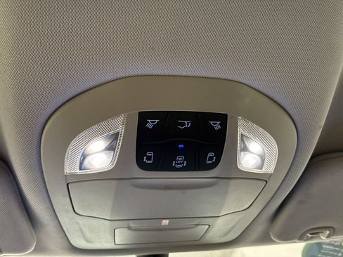 Used 2024 Chrysler Pacifica Touring-L FWD image 30
