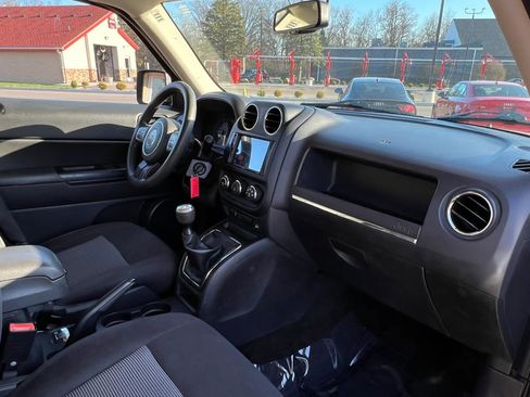 Used 2015 Jeep Patriot Sport w/ Power Value Group AWD/4WD image 18