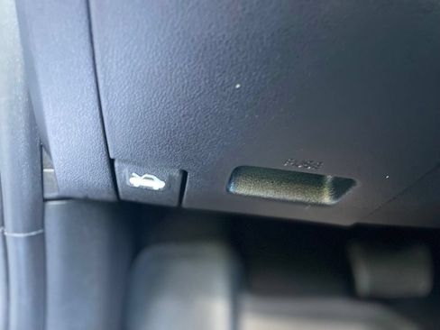 Used 2024 Hyundai Venue Limited FWD image 11